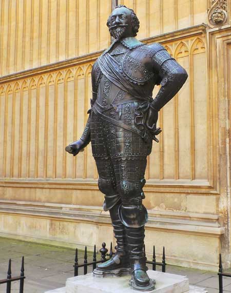 One of the statues that you will encounter as you walk around Oxford.