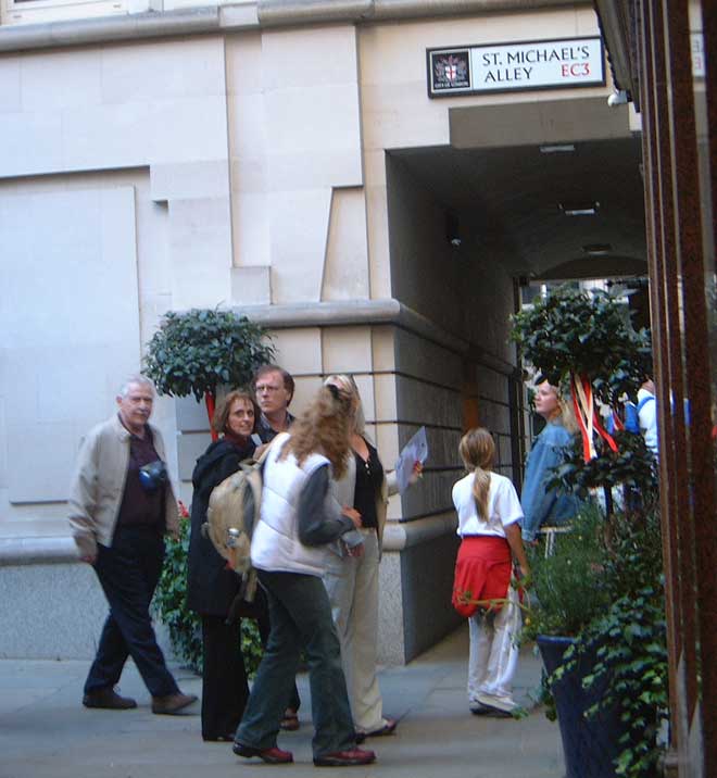 A family enjoying a tour and a treasure hunt with Richard in the City of London.